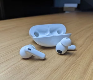 Test Oppo Enco X2 : des écouteurs sans fil deux fois plus raffinés que la première version ?